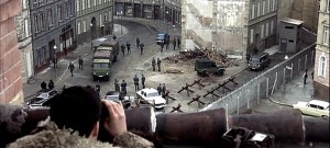 I filmen Der Tunnel fra 2001 skildres nogle af de vovefulde tunnelgravere, der især kort efter murens opførsel gravede op mod 145 meter lange tunneller.